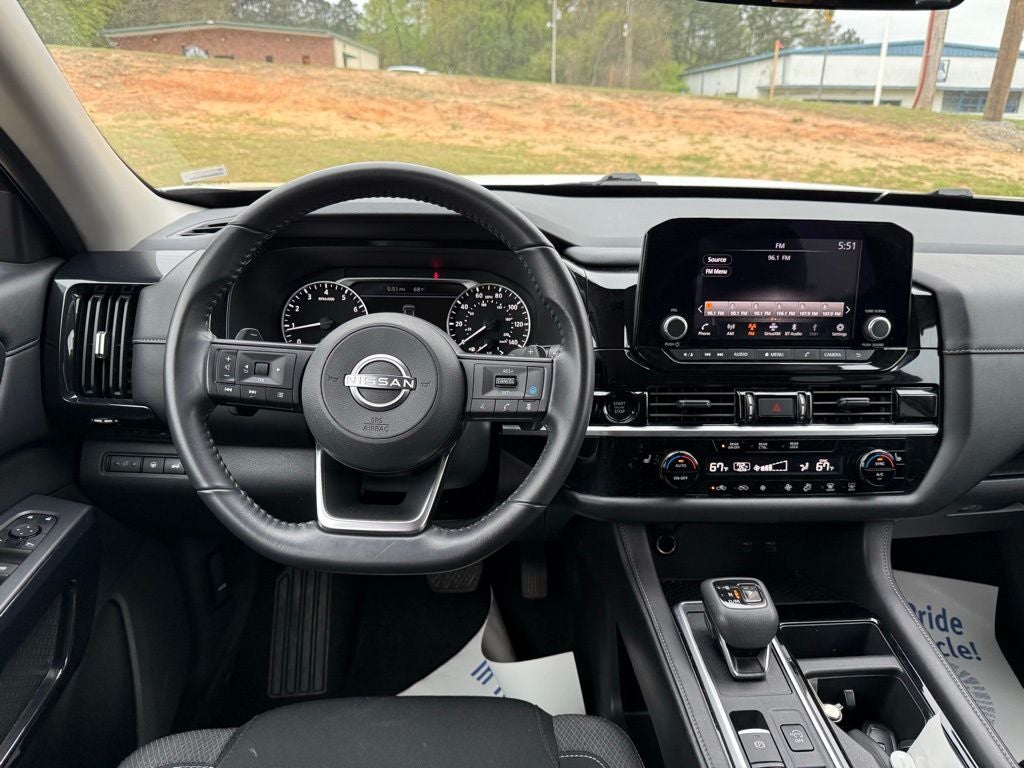 2025 Nissan Pathfinder SV