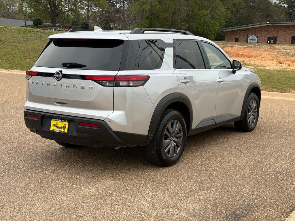 2025 Nissan Pathfinder SV