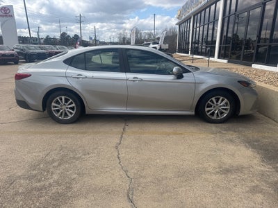 2025 Toyota CAMRY LE