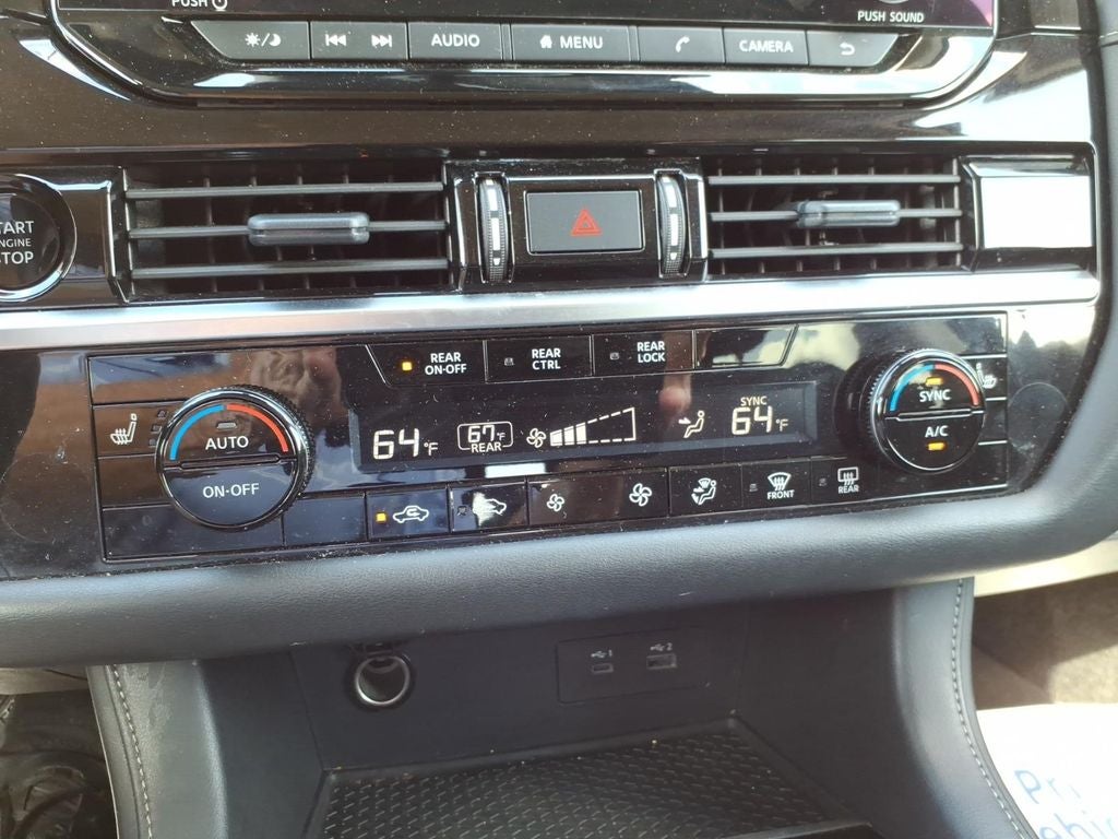 2025 Nissan Pathfinder SV