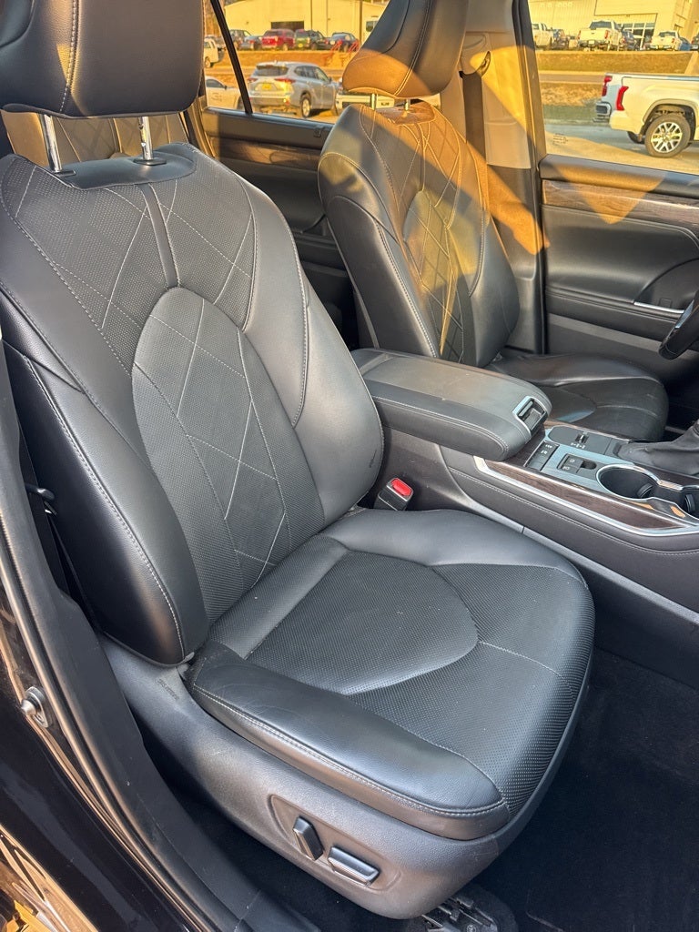 2021 Toyota Highlander Hybrid Platinum