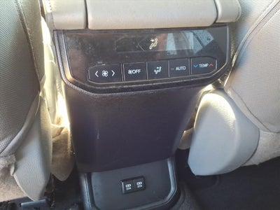 2020 Toyota HIGHLANDER LE