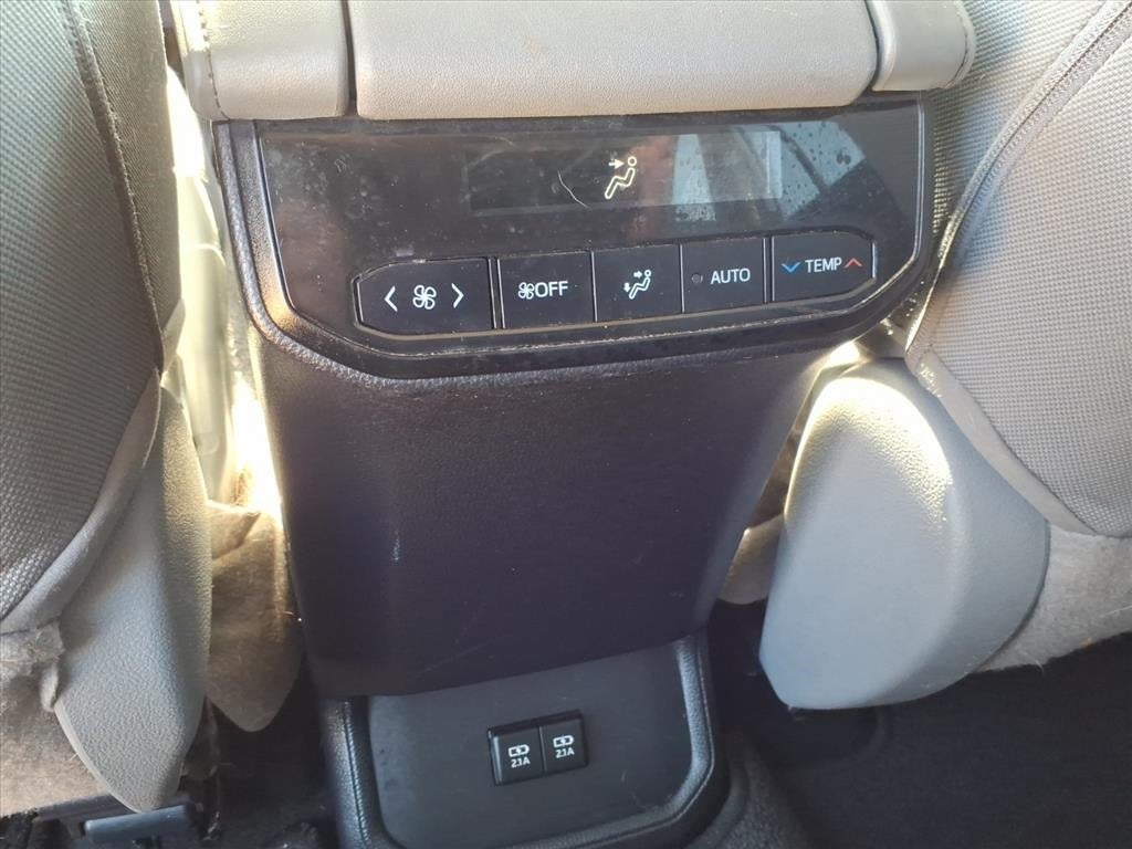 2020 Toyota HIGHLANDER LE