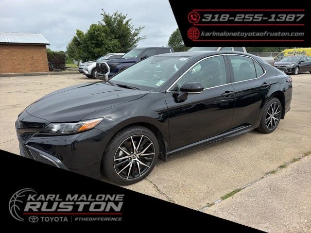 2023 Toyota Camry SE's photo
