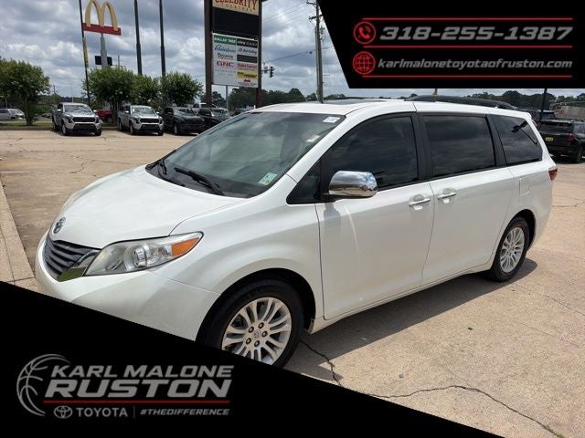 2017 Toyota Sienna XLE V6 7-Passenger Access Seat's photo