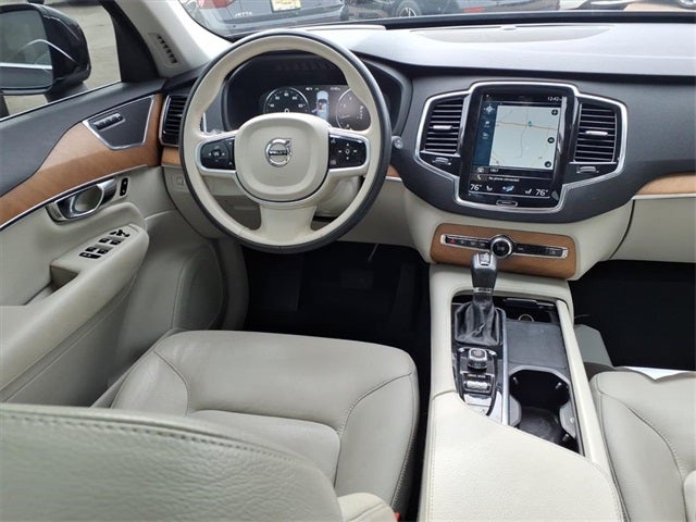 2021 Volvo XC90 T5 Momentum