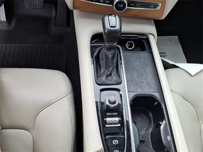 2021 Volvo XC90 T5 Momentum